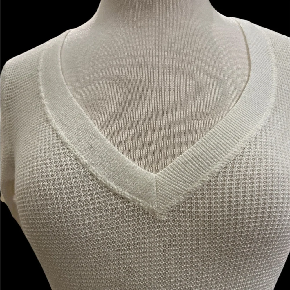 Mossimo Supply Co. White Deep Vee Waffle 3/4 Sweater Blouse in Size XS - Picture 2 of 5